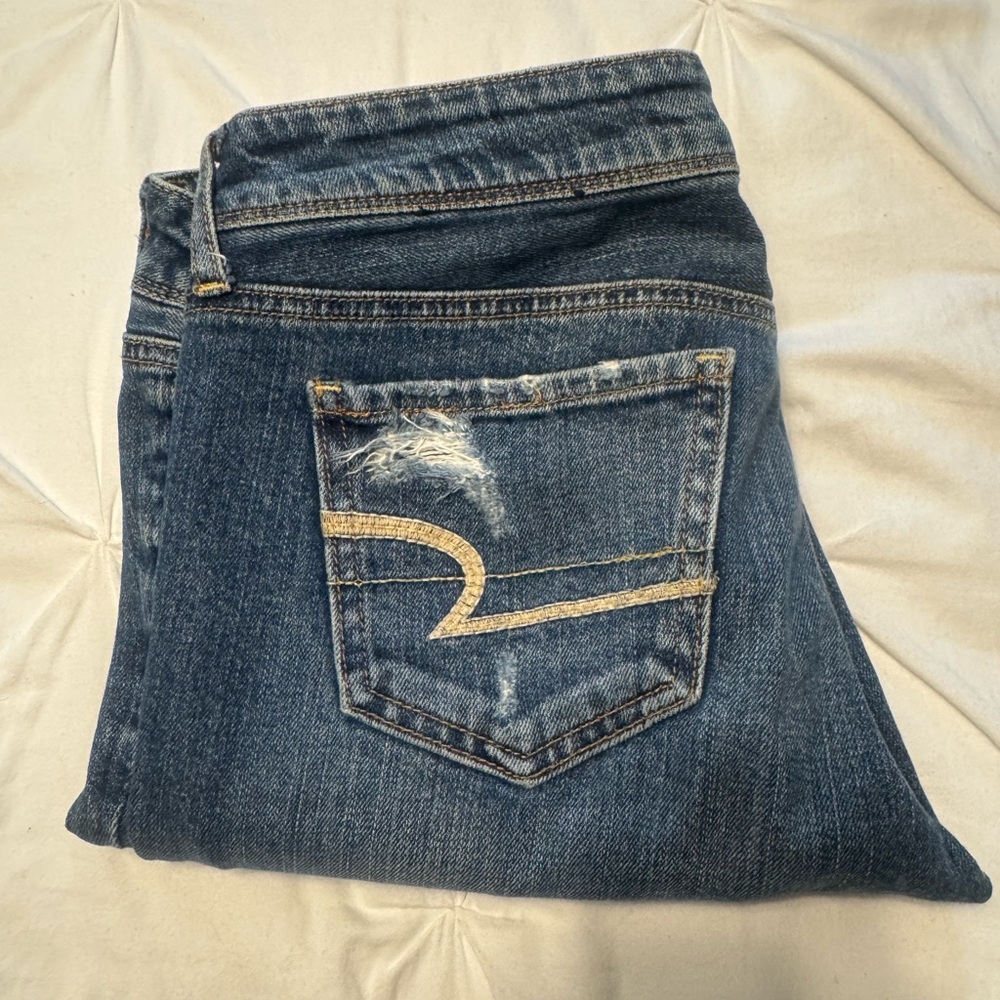 American Eagle Outfitters Skinny Medium-Wash Jeans with Distinctive Stitching